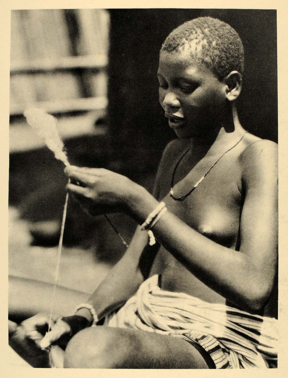 1930 Ewe Girl Woman Handspinning Spinning Ghana Africa - ORIGINAL AF2