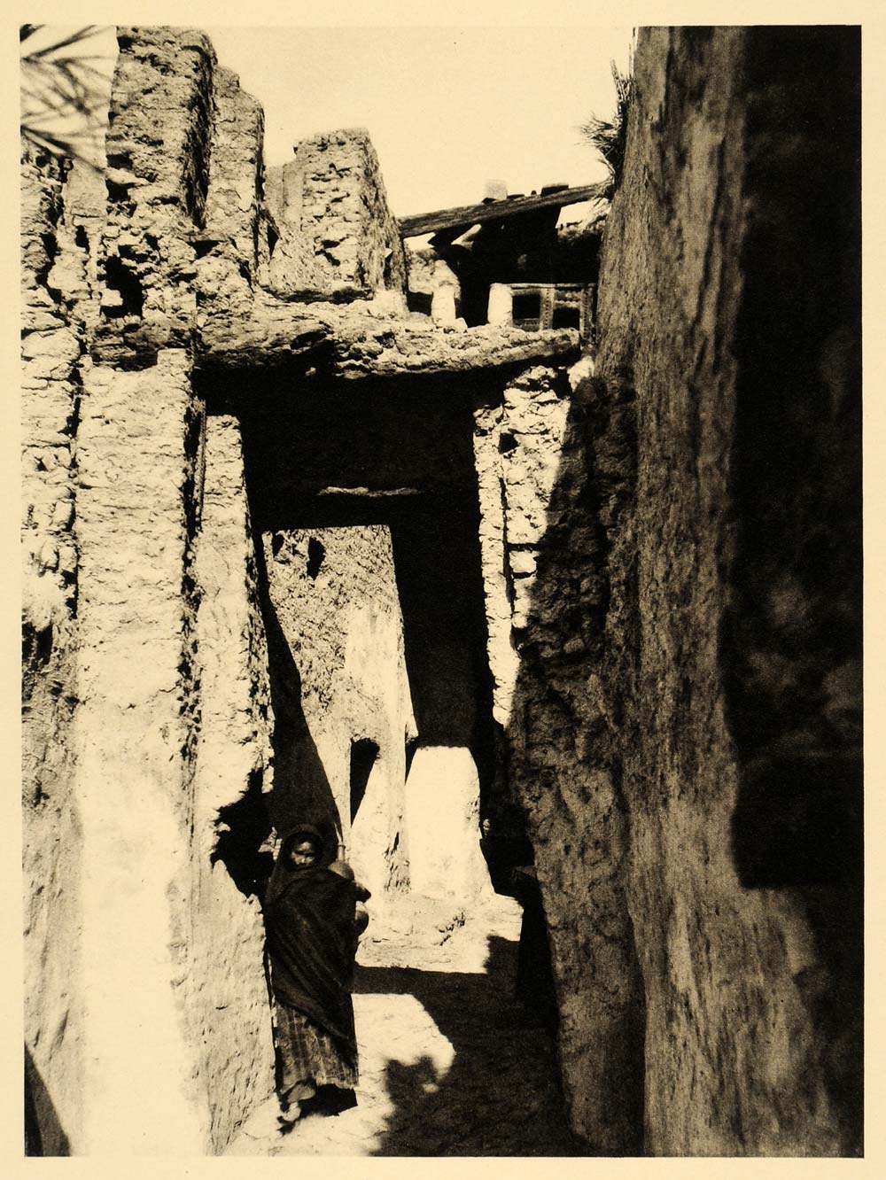 1929 Al-Qasr Egypt Village Street Dakhla Oasis Woman - ORIGINAL PHOTOGRAVURE EG1