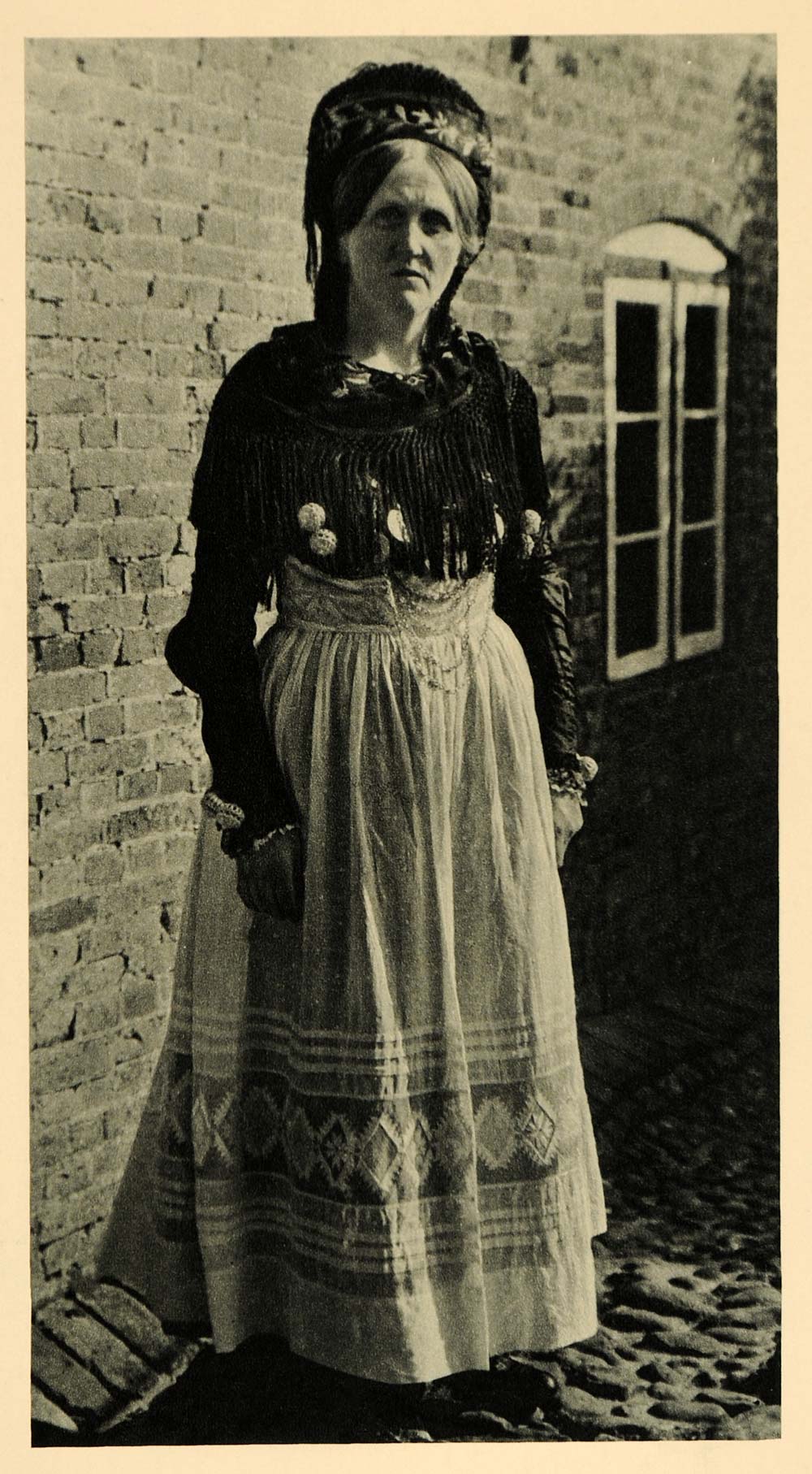 wearing a traditional dress, Roman countryside, Lazio, Italy, 1910 Old wearing a traditional dress, Roman countryside, Lazio, Italy, 1910 Old