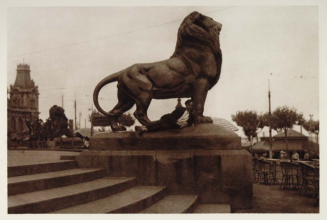 1928 Lion Statue Plaza de la Paz Barcelona Spain Weber - ORIGINAL SPAIN3