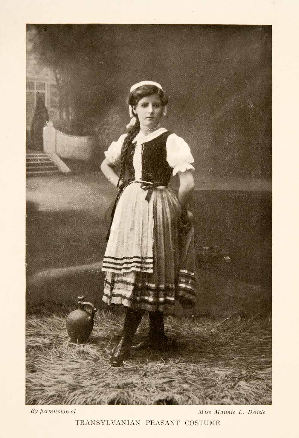1914 Halftone Print Female Transylvanian Peasant Costume Dress Romania XGGA8 1914 Halftone Print Female Transylvanian Peasant Costume Dress Romania XGGA8