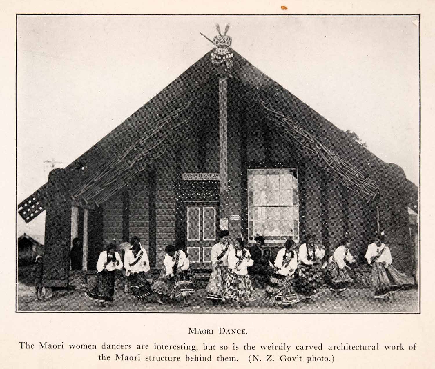 1926 Halftone Print Maori Dance New Zealand Women Building Hut Carvings XGLA4