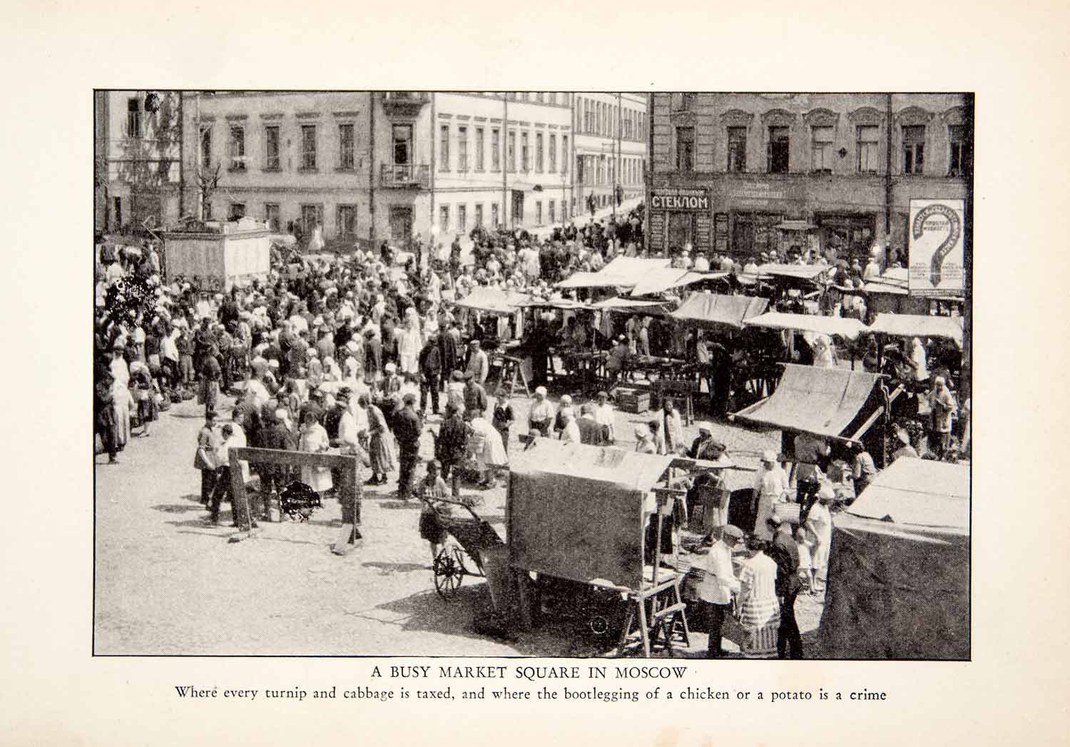 1928 Print Cityscape Market Square Crowd Vendors Moscow Russia Merchant XGQB9