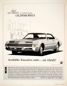 1966 Ad Vintage Oldsmobile Toronado Car Automobile Rocket Action Sedan GM YFM3
